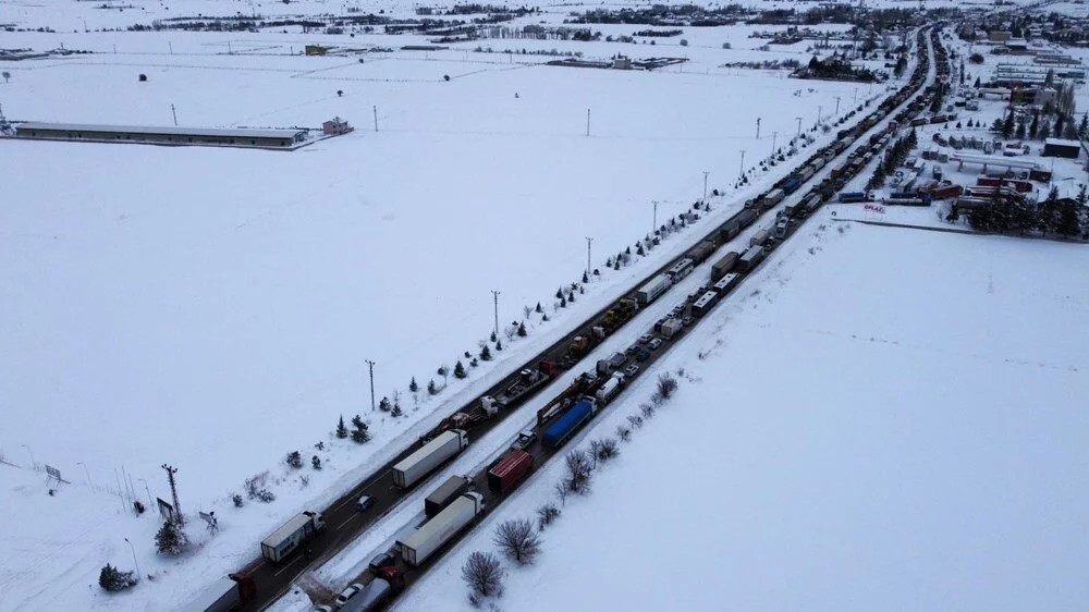 Deprem bölgesine giderken kara yakalandılar!