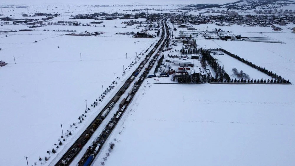 Deprem bölgesine giderken kara yakalandılar!