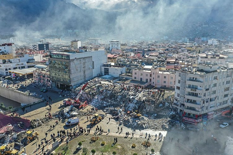 Dünya Türkiye için seferber: İşte ülke ülke yapılan yardımlar...