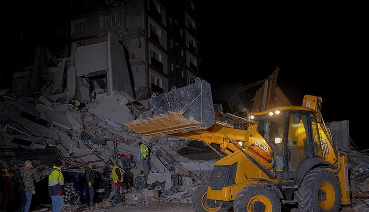 Hayat kurtaran uyarı: Deprem çantasında olması gereken 3 şey...