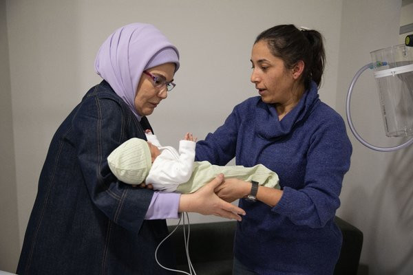 Cumhurbaşkanlığı uçağında depremzede bebekler