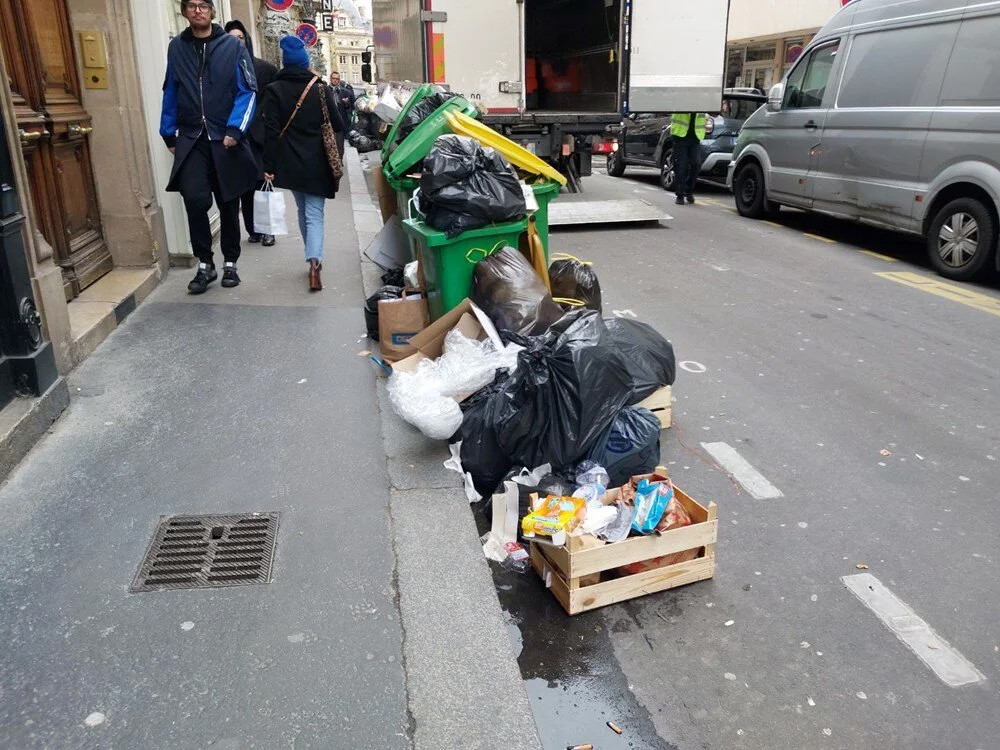 Salgın kapıda: Paris çöpe boğuldu!