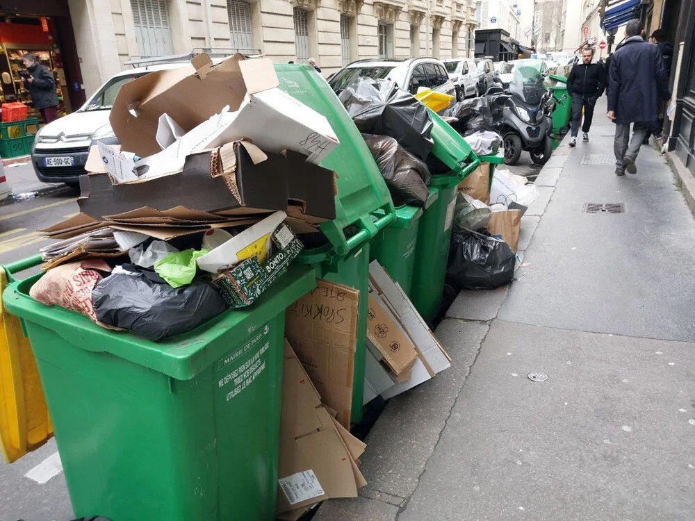 Salgın kapıda: Paris çöpe boğuldu!