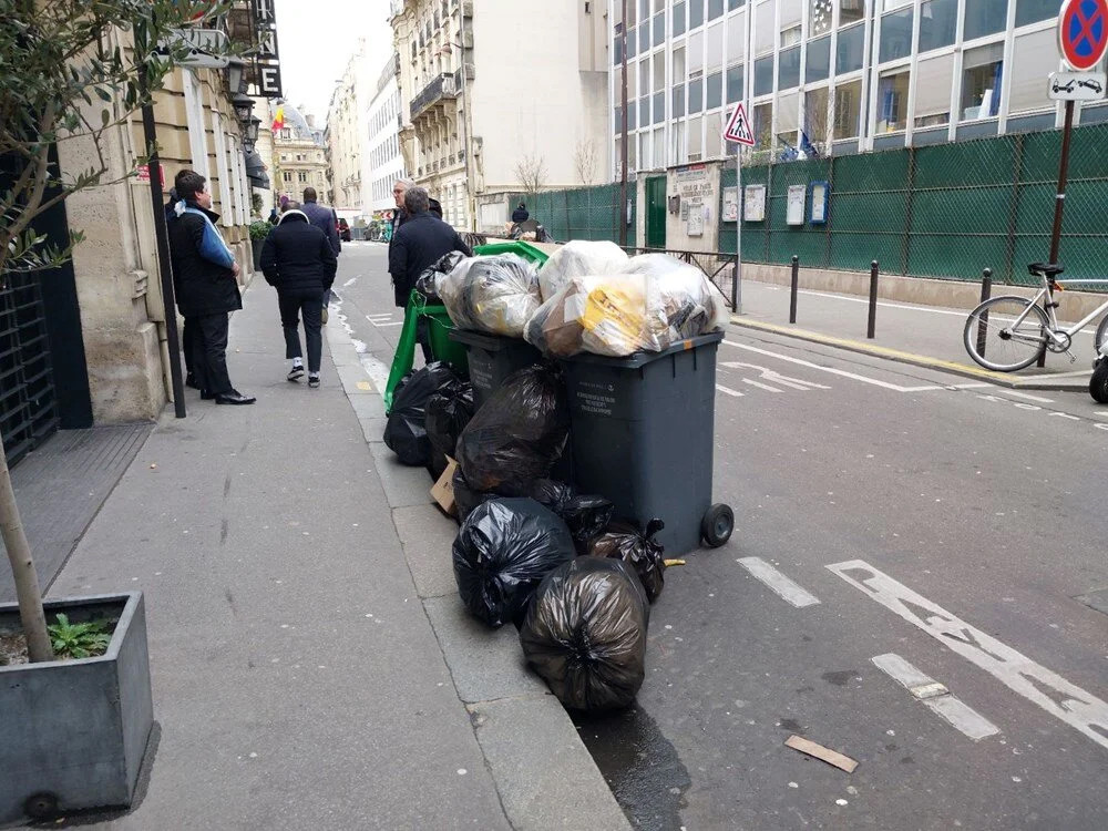 Salgın kapıda: Paris çöpe boğuldu!