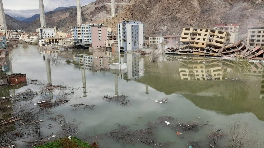 Yusufeli’nde terk edilen binalar su altında!