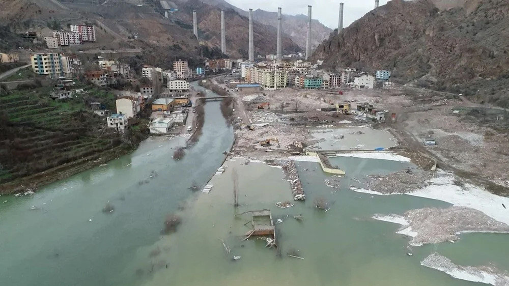 Yusufeli’nde terk edilen binalar su altında!