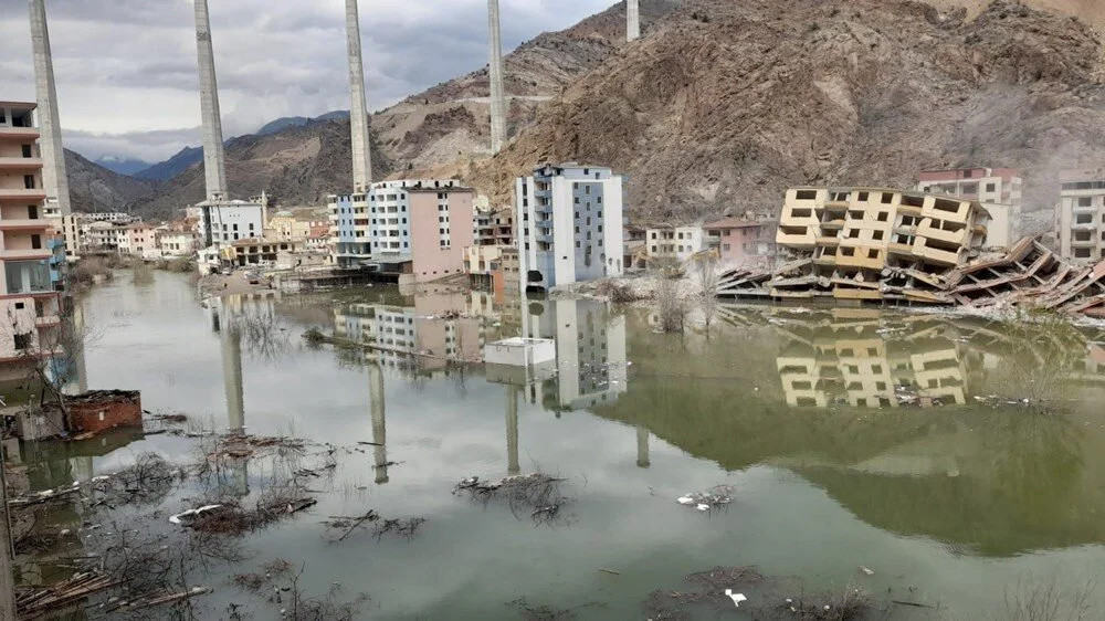 Yusufeli’nde terk edilen binalar su altında!