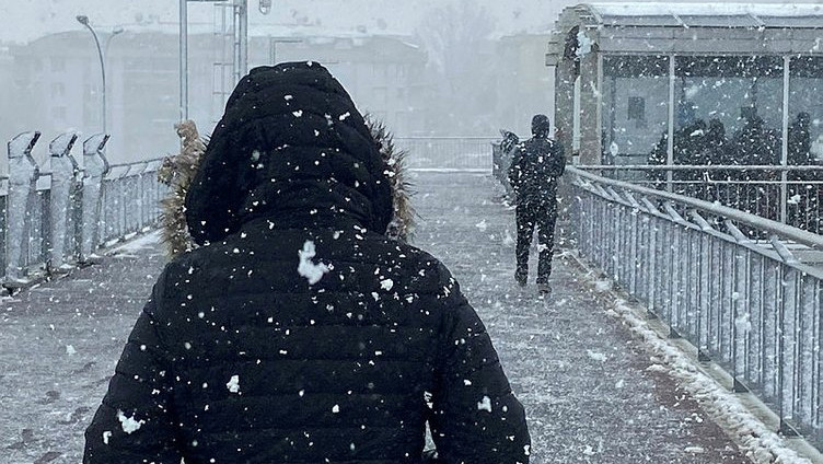 Meteoroloji'den 'karla karışık yağmur' uyarısı: Marmara için saat verildi!