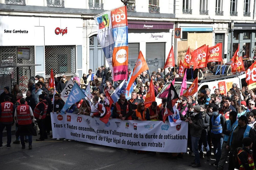 Fransa'da tansiyon giderek yükseliyor: 200'ü aşkın gözaltı!