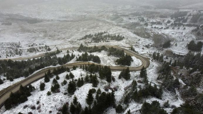 İstanbul'a kar sürprizi: Çatılar uçtu, minare devrildi! 