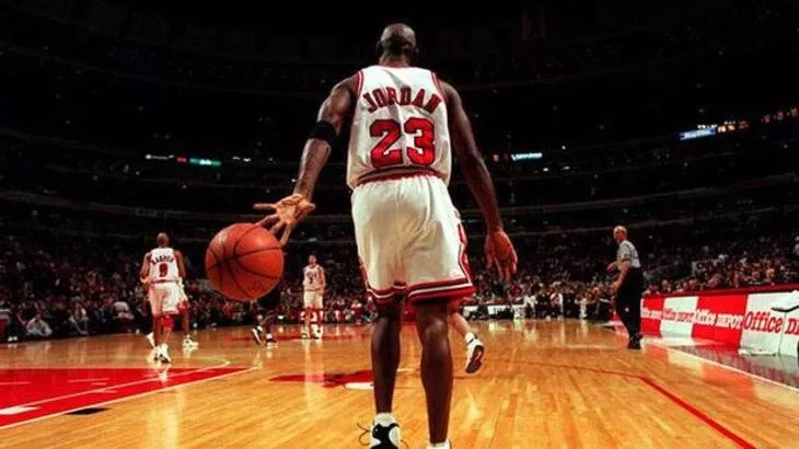 Michael Jordan'ın ayakkabısı rekor fiyata satıldı