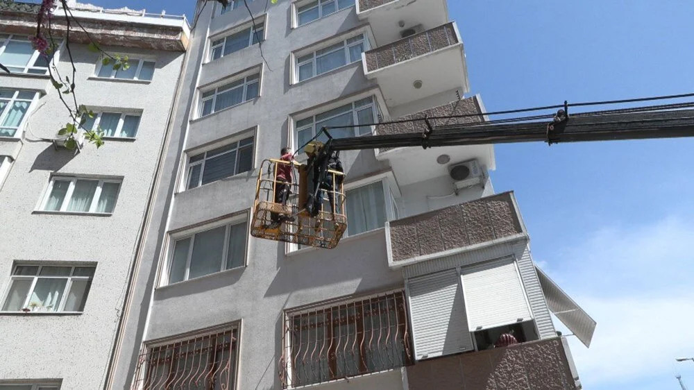 Bahçelievler'de binanın kolonları patladı: 10 dakika eşya izni!