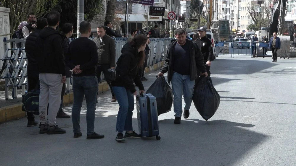 Bahçelievler'de binanın kolonları patladı: 10 dakika eşya izni!