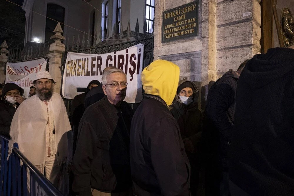 Kadir Gecesi'nde Hırka-i Şerif'e yoğun ilgi