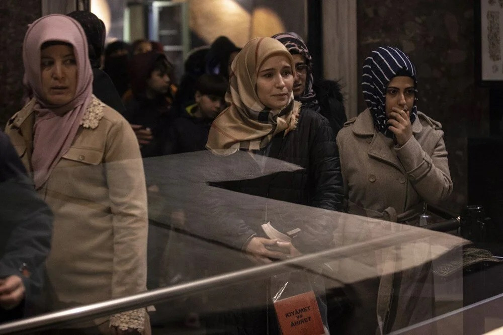 Kadir Gecesi'nde Hırka-i Şerif'e yoğun ilgi