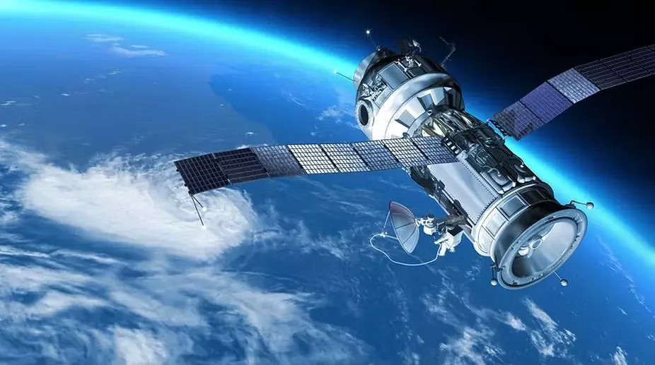 NASA uyardı: 270 kiloluk uydu Dünya’ya düşecek!