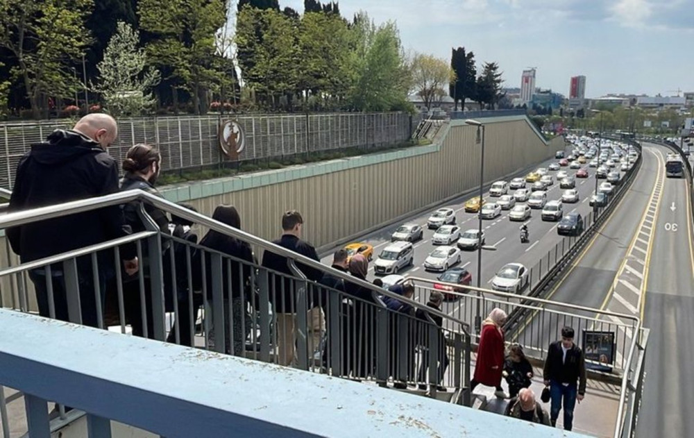 Kentten kalabalık manzaralar, İstanbul sokakta!