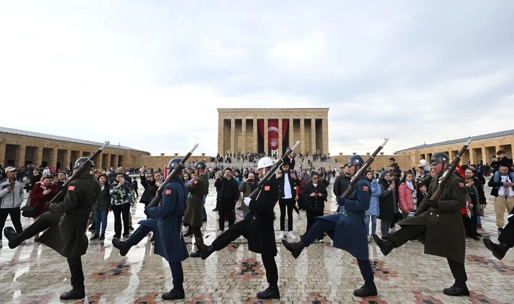 23 Nisan'da Ata'ya koştular