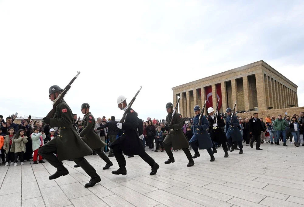 23 Nisan'da Ata'ya koştular