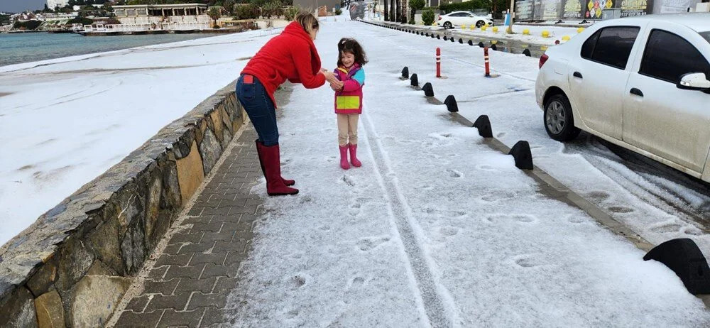 Türkiye'nin yaz tatili cenneti beyaza büründü!