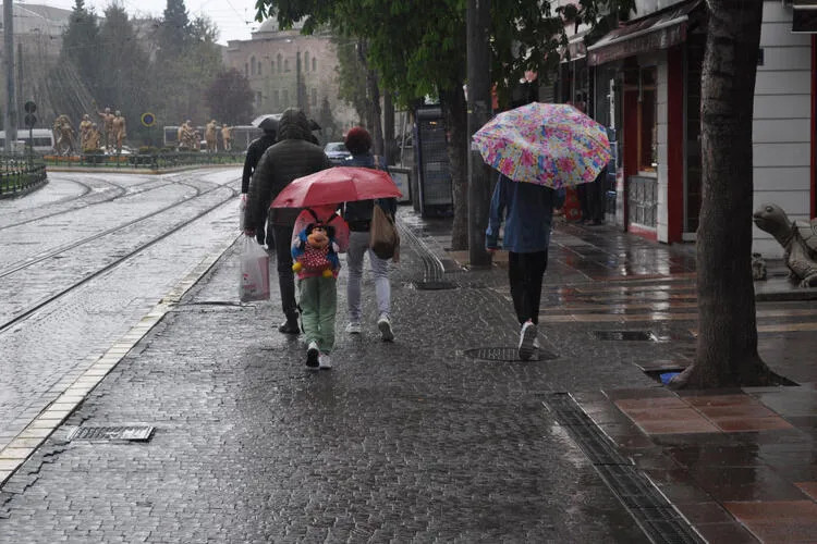 Meteoroloji'den günlerce sürecek sağanak uyarısı!