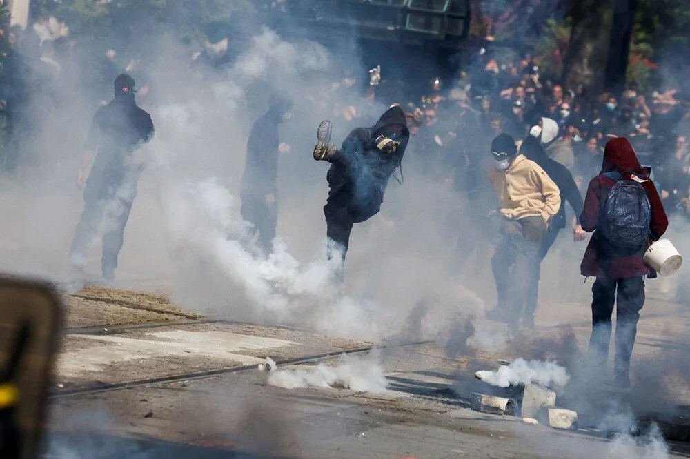 Fransa'da olaylı 1 Mayıs: 200 kişi gözaltında!