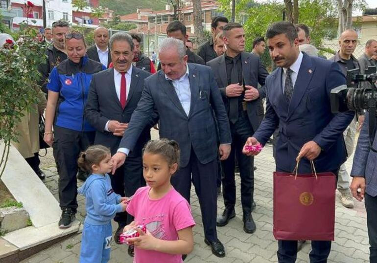 Mustafa Şentop, Tekirdağ'da depremzedeleri ziyaret etti