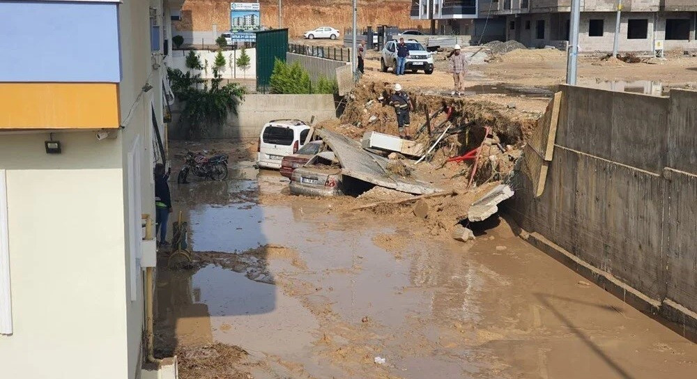 Adana, Mersin, Bodrum ve Osmaniye'de sağanak hayatı felç etti