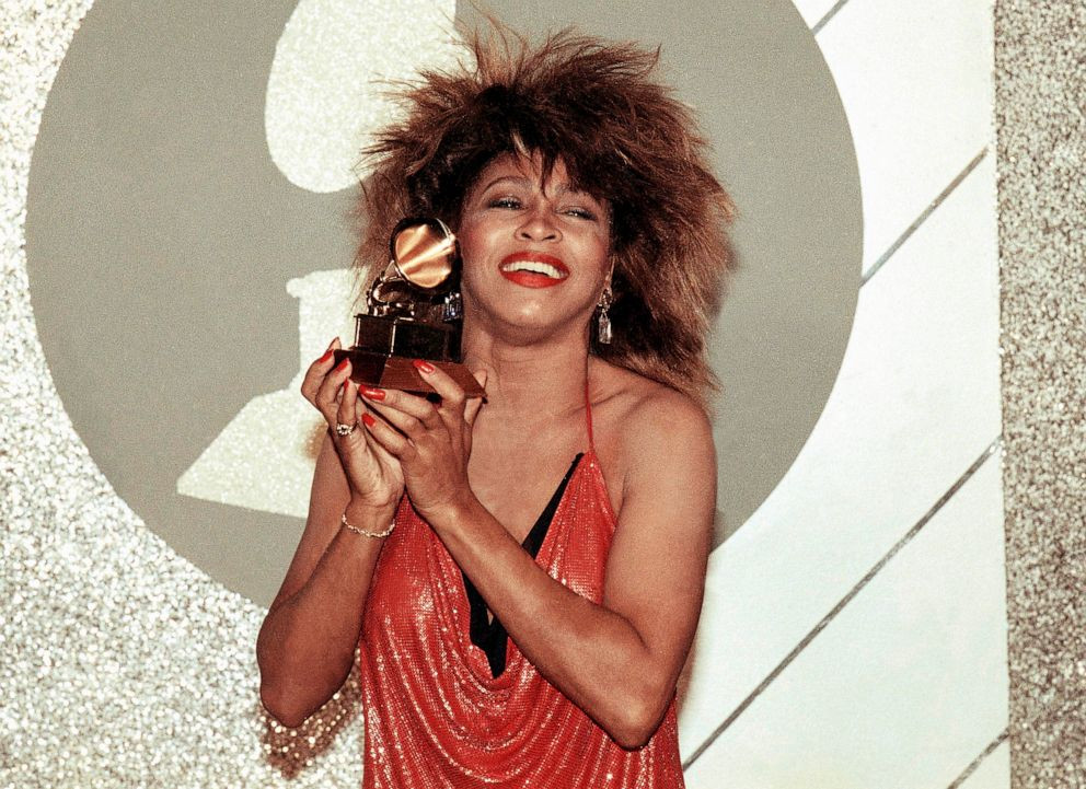 Rock'n Roll'un kraliçesi Tina Turner hayata veda etti