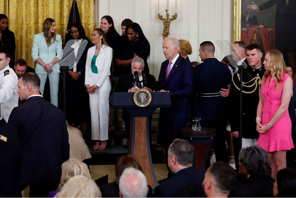 Biden'ın Beyaz Saray'da ağırladığı basketbolcu bayıldı