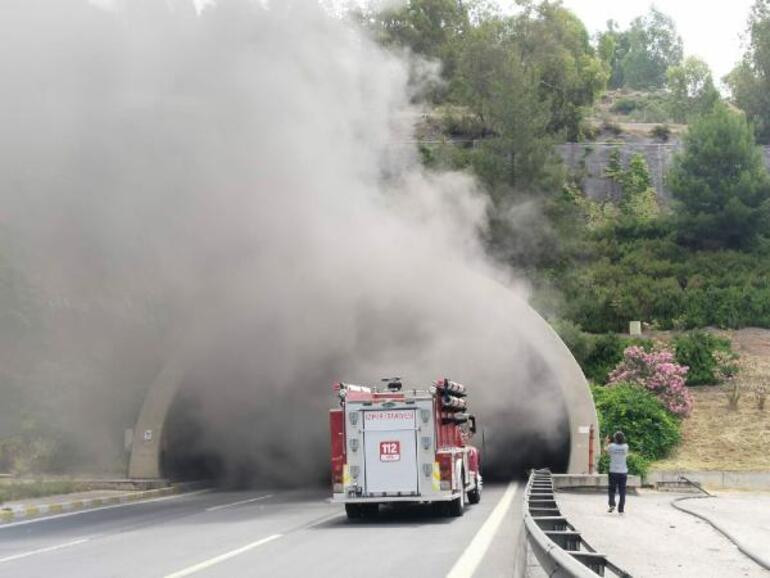 İzmir'deki Bayraklı Tüneli'nde yangın çıktı