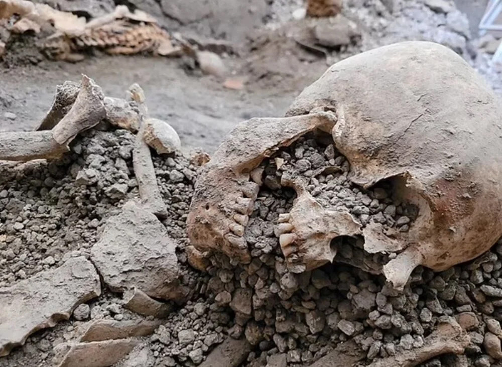 Pompei'de yeni keşif: 3 kişiye ait kalıntı bulundu!