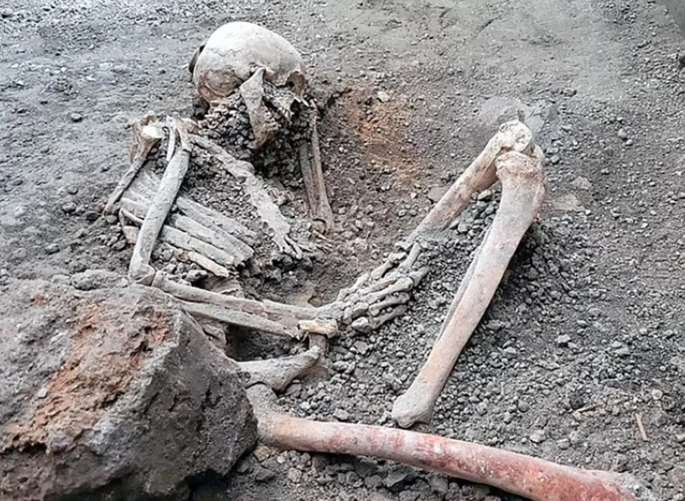 Pompei'de yeni keşif: 3 kişiye ait kalıntı bulundu!