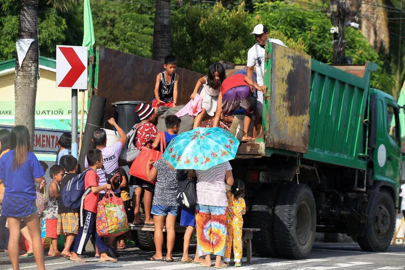 Filipinler alarmda: 13 bin kişi tahliye edildi!