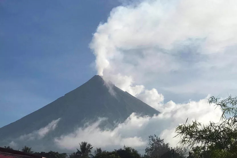 Filipinler alarmda: 13 bin kişi tahliye edildi!