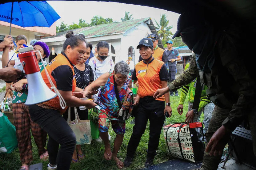 Filipinler alarmda: 13 bin kişi tahliye edildi!