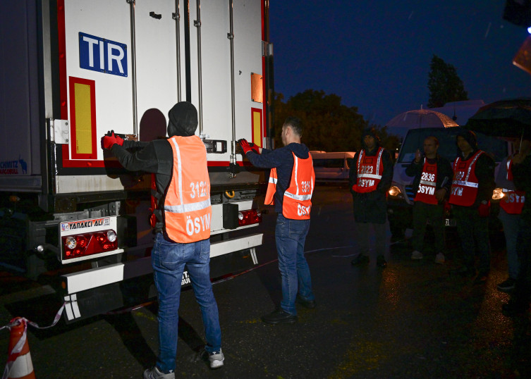 ÖSYM'nin YKS için yürüttüğü yüksek güvenlikli sınav operasyonu görüntülendi