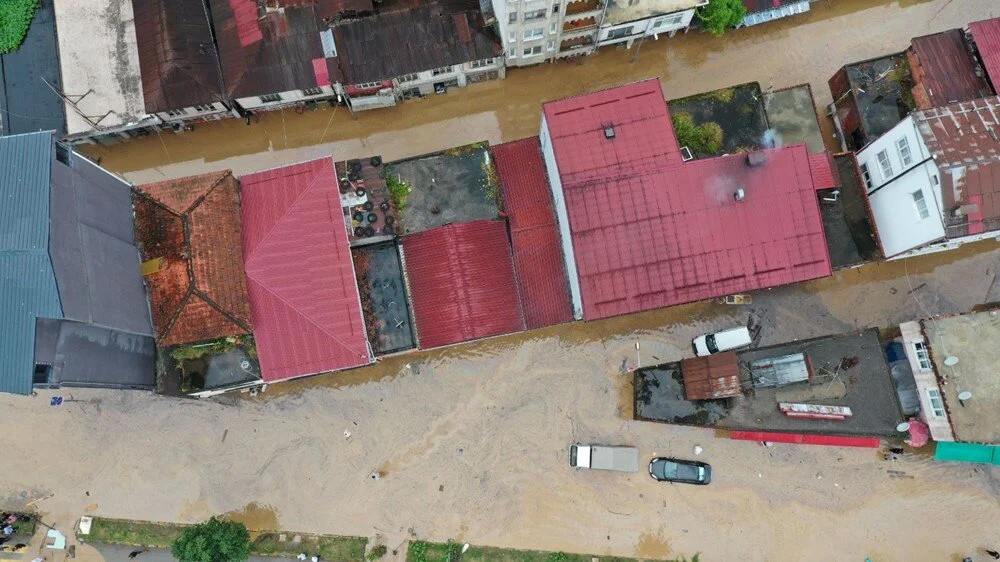 Karadeniz'i yine sel vurdu: Kayıp bir kişi aranıyor!