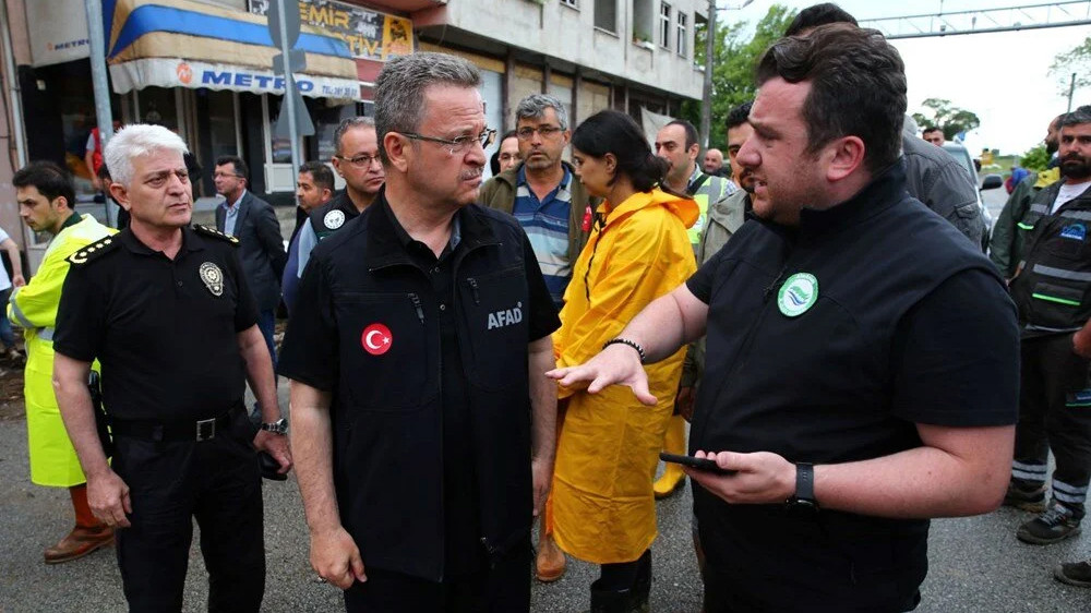 Karadeniz'i yine sel vurdu: Kayıp bir kişi aranıyor!