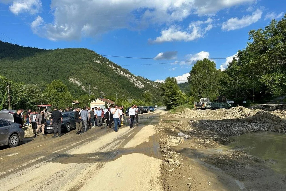 Karadeniz'i yine sel vurdu: Kayıp bir kişi aranıyor!