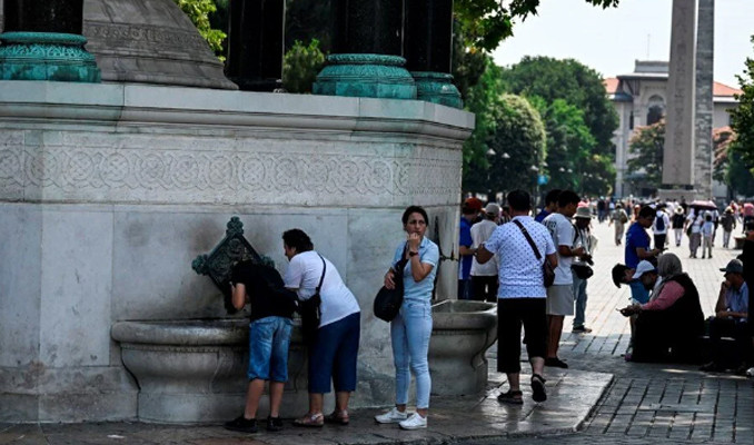 Sağlık Bakanlığı ve AKOM'dan sıcaklık uyarısı: Dışarı çıkmayın