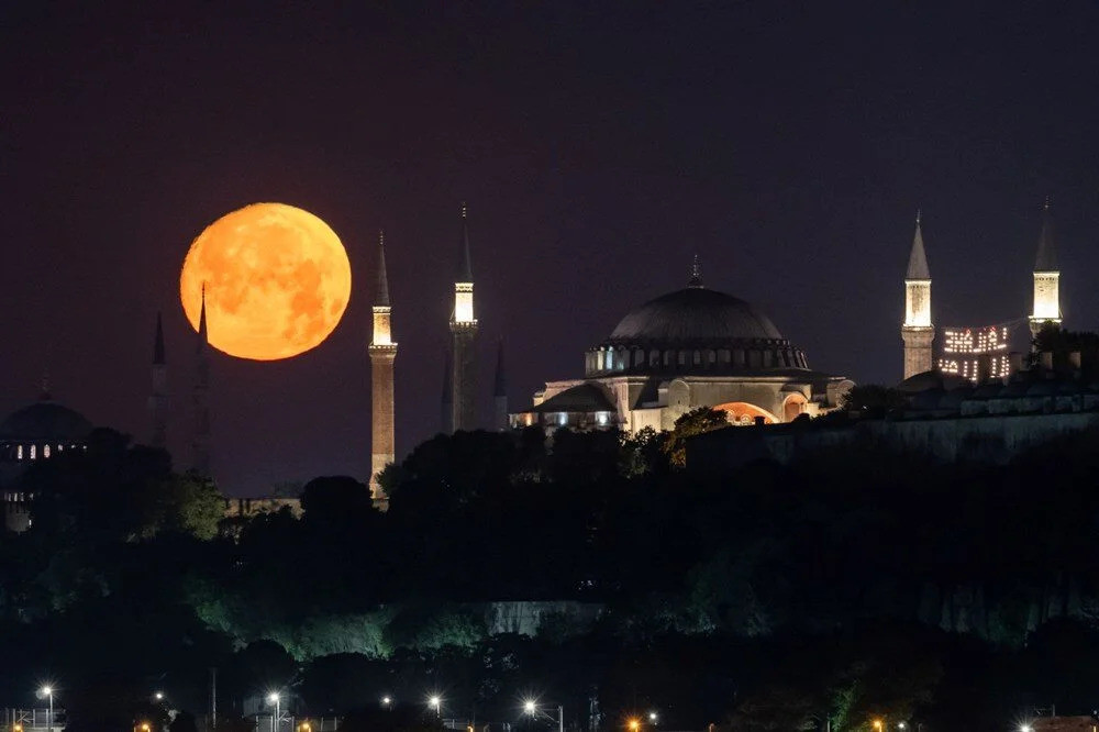 İstanbul'dan eşsiz dolunay görüntüleri