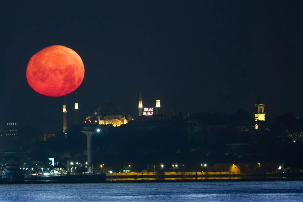 İstanbul'dan eşsiz dolunay görüntüleri