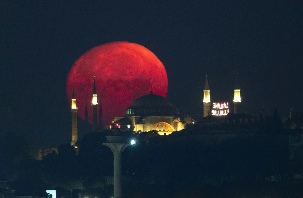 İstanbul'dan eşsiz dolunay görüntüleri