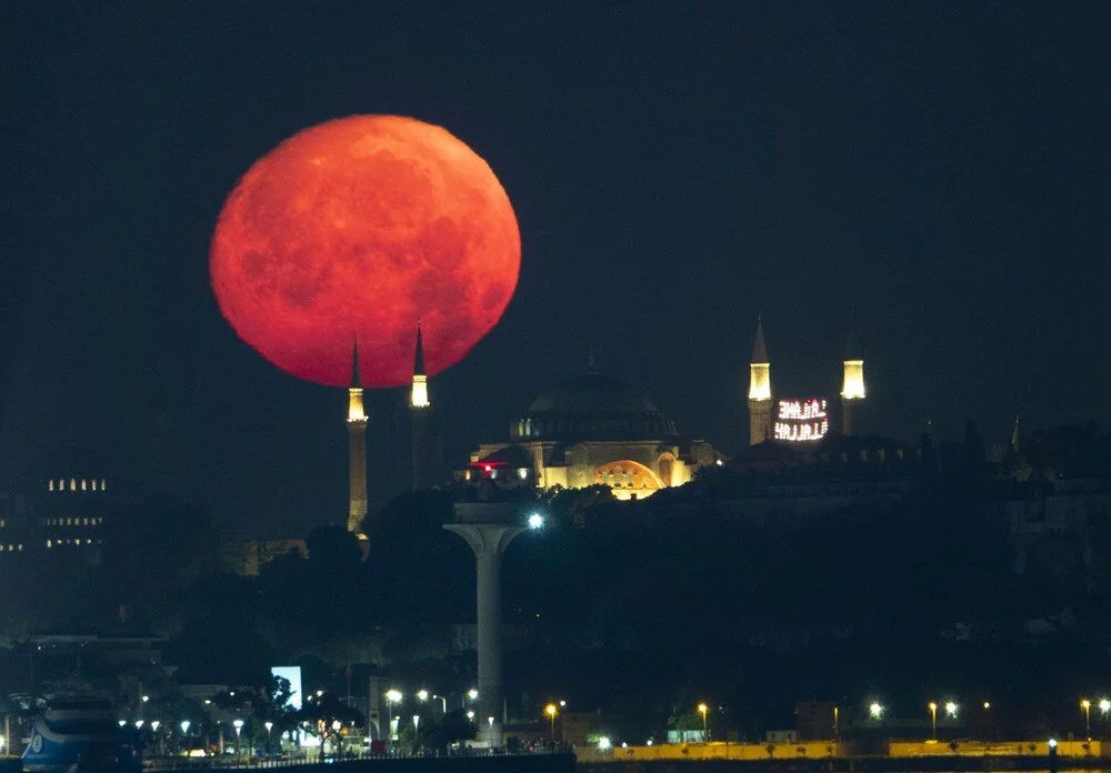 İstanbul'dan eşsiz dolunay görüntüleri