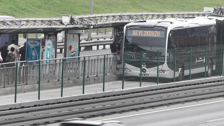 Metrobüse binenler şokta: İstanbulkart ile 22,5, kredi kartıyla 60 lira