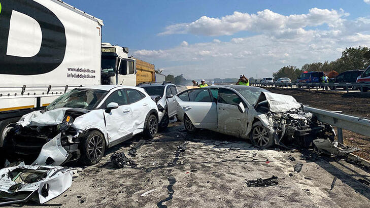 TEM'de zincirleme kaza: Ölü ve yaralılar var