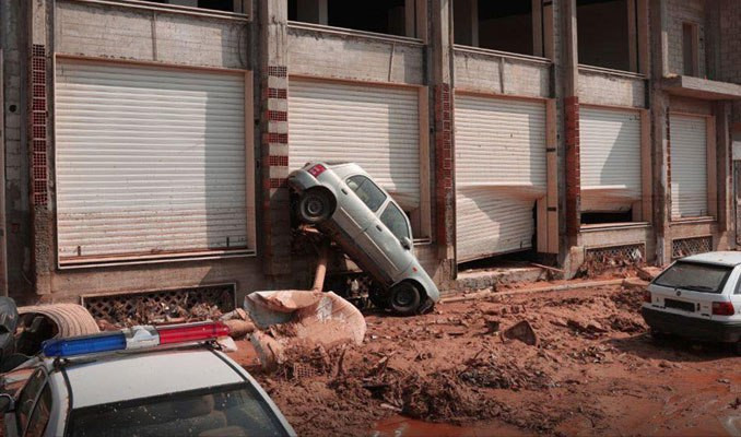 Libya'daki sel felaketinden dehşet kareler!