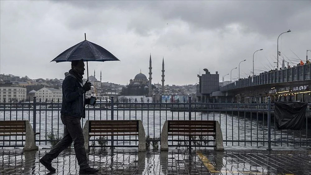 AKOM bu geceye dikkat çekti: İstanbul için sağanak uyarısı!