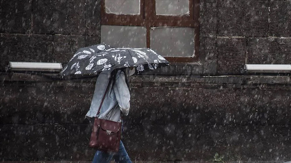 AKOM bu geceye dikkat çekti: İstanbul için sağanak uyarısı!